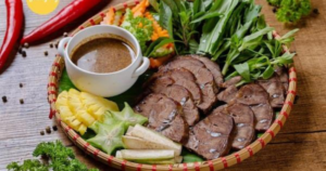 Bắp bò hấp chấm tương gừng