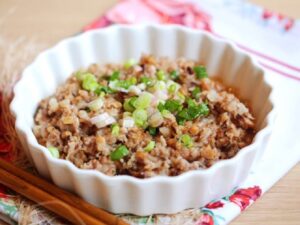 Hướng dẫn cách làm món thịt lợn hấp nấm lạ miệng thơm ngon